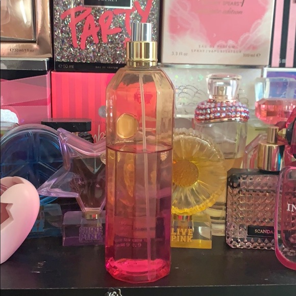 Victoria’s Secret Bombshell Temptation - Picture 2 of 4